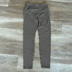 NWT Lou & Grey Luvstretch Leggings